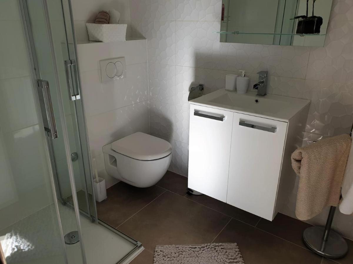 Premium Adore Apartment