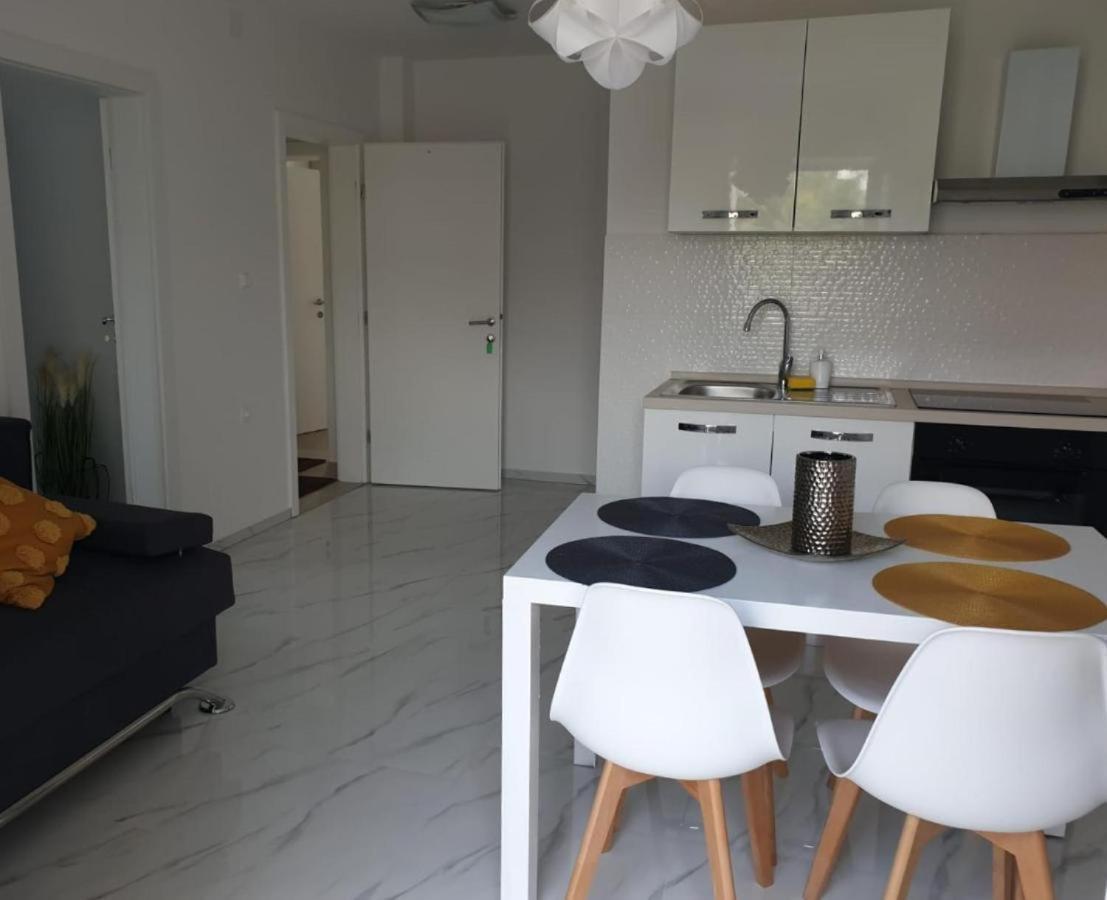 Apartment Premium Adore